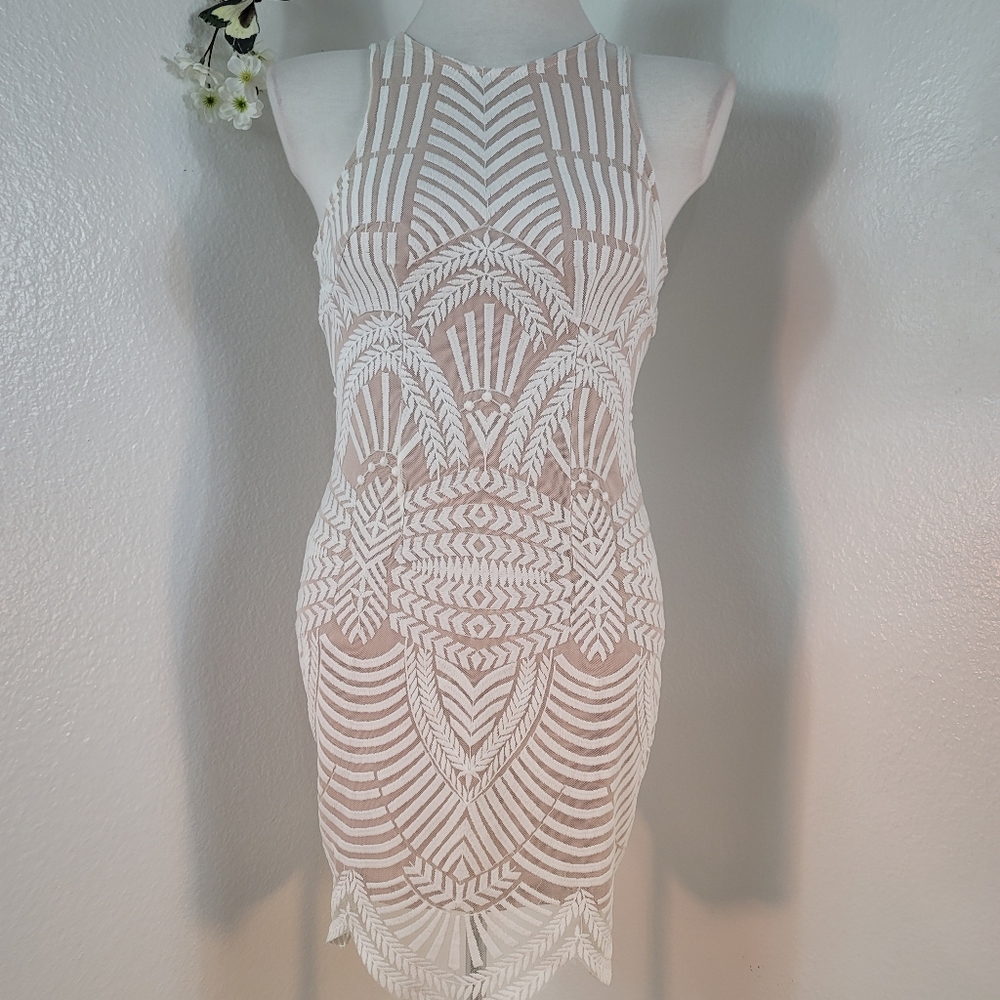 HELLO MOLLY CAN'T HELP BUT WAIT DRESS WHITE/NUDE HALTER NECKLINE SIZE 8 (AUS)